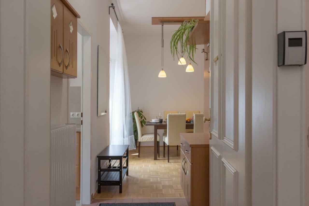 Kingsize Central Station Residence Виена Екстериор снимка